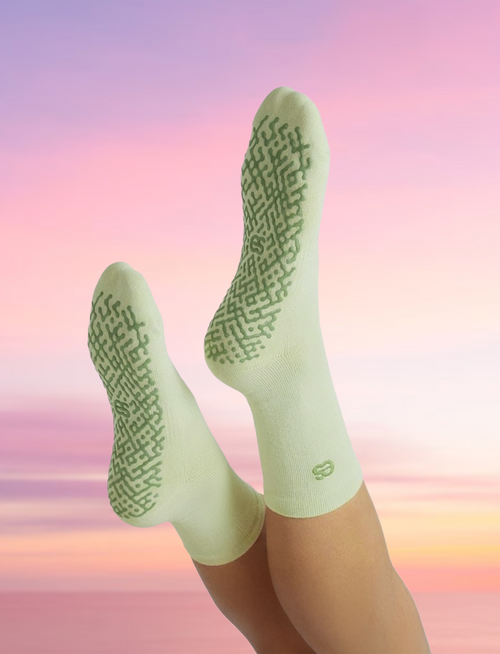 core grip socks - matcha.